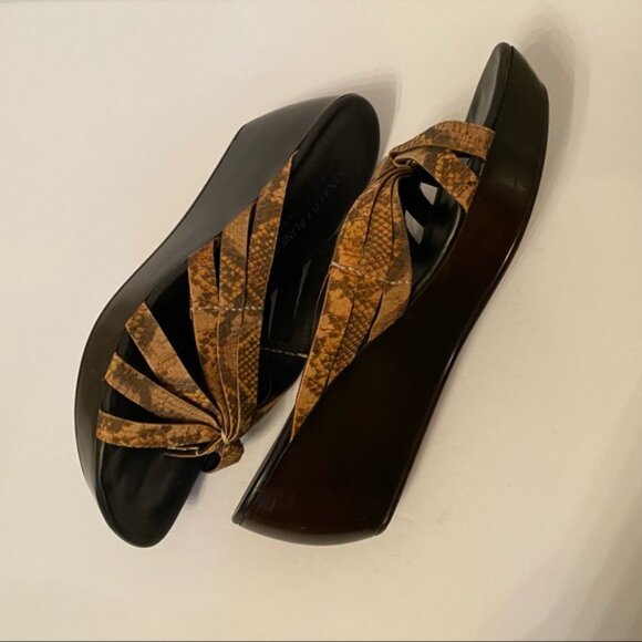 DONALD J. PLINER BROWN LEATHER WEDGE THONG SANDAL SHOES STRAPS - Picture 6 of 14